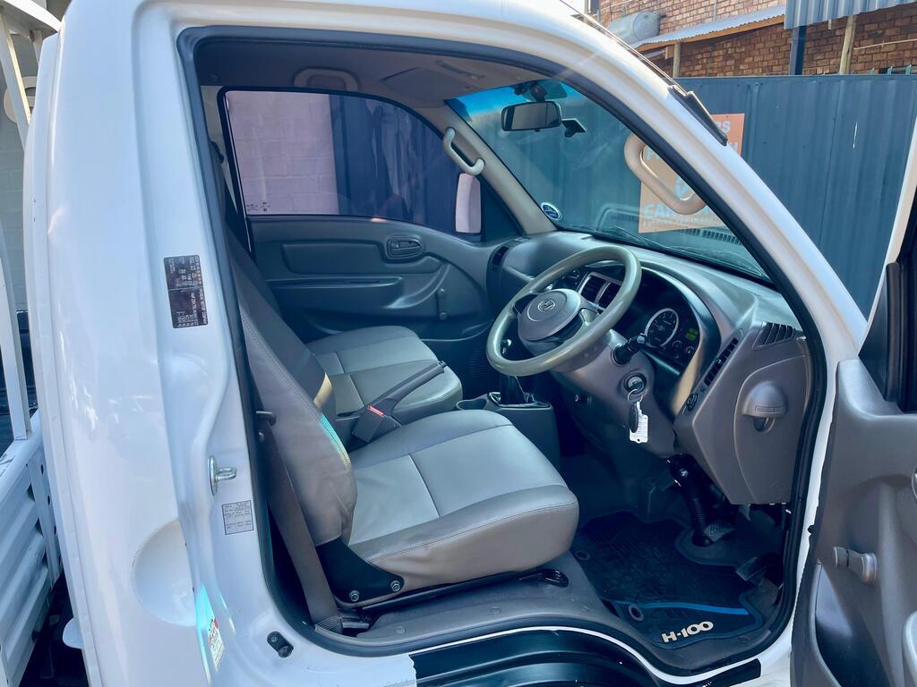 HYUNDAI H100 / BAKKIE H100 2.6D A/C F/C D/S - 13