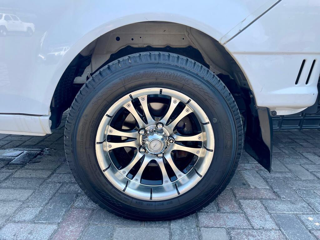 HYUNDAI H100 / BAKKIE H100 2.6D A/C F/C D/S - 9