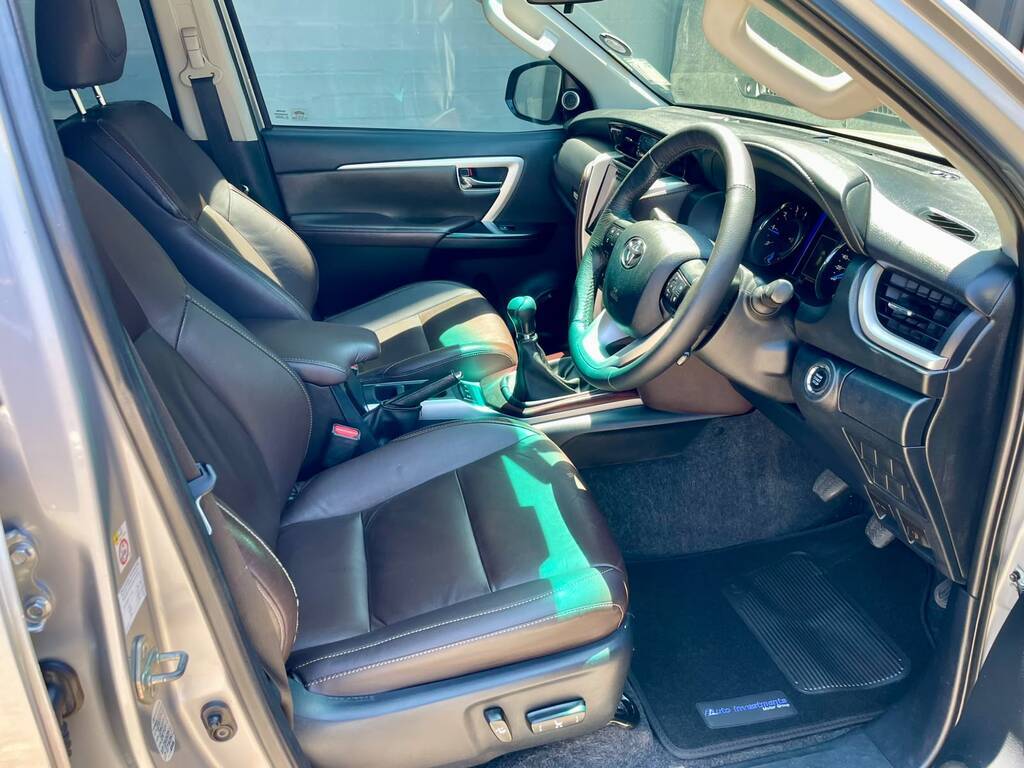 TOYOTA FORTUNER FORTUNER 2.8GD-6 R/B - 19