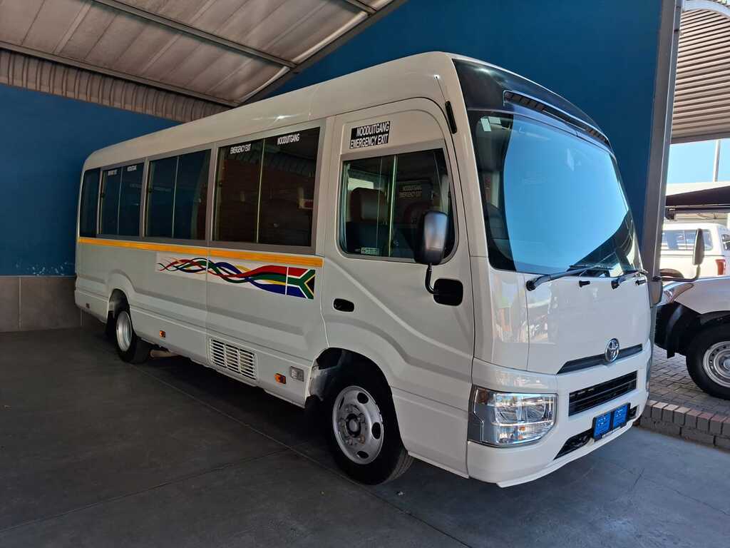 2021 Toyota QUANTAM COASTER 4.0D 23 SEATER B/S photo