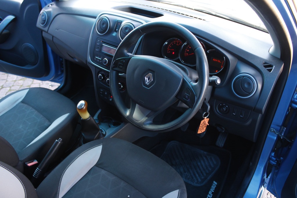 2015 RENAULT SANDERO, Blue, 144137Kms, Manual, Hatchback, Petrol, R99 900, Wingfield CYD