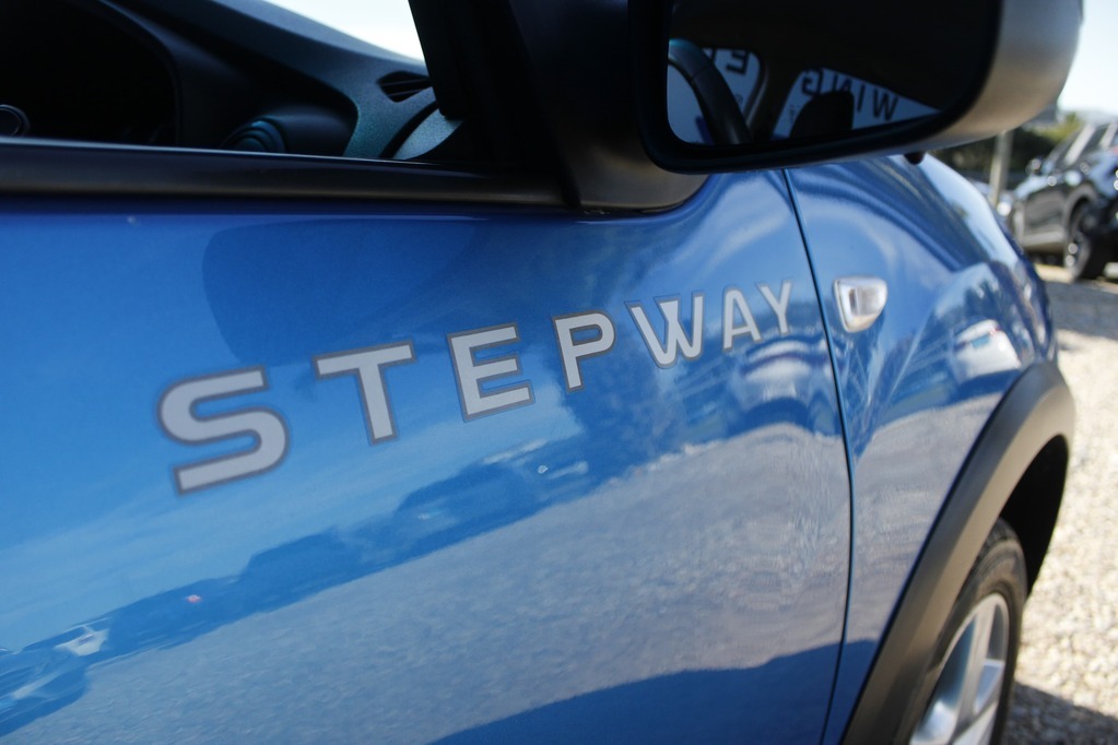 2015 RENAULT SANDERO, Blue, 144137Kms, Manual, Hatchback, Petrol, R99 900, Wingfield CYD