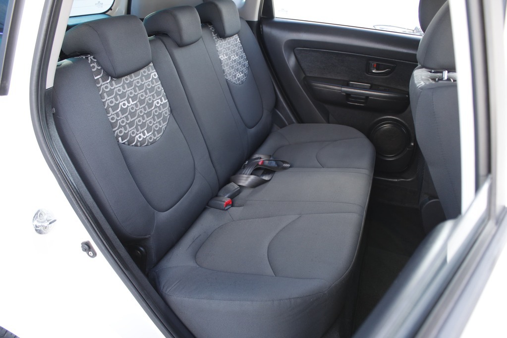 2011 KIA SOUL, White, 268420Kms, Manual, SUV, Petrol, R99 900, Wingfield CYD
