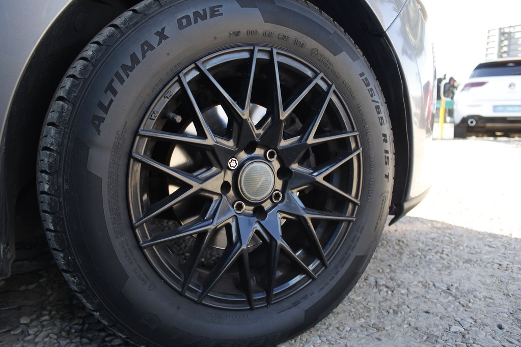 2015 RENAULT CLIO IV, Charcoal, 174956Kms, Manual, Hatchback, Petrol, R109 900, Wingfield CYD