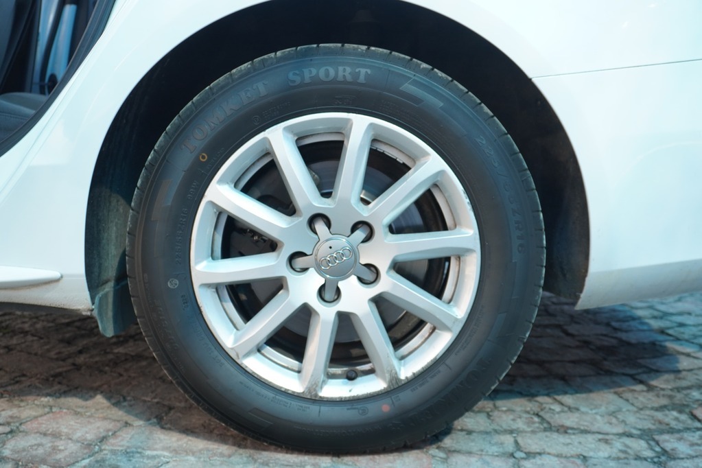 2014 AUDI A4, White, 123356Kms, Manual, Sedan, Petrol, R139 900, Wingfield CYD