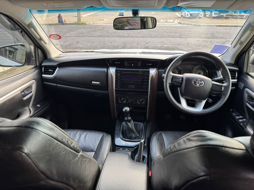 TOYOTA FORTUNER FORTUNER 2.4GD-6 R/B