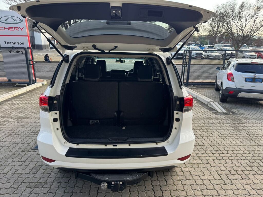 TOYOTA FORTUNER FORTUNER 2.4GD-6 R/B