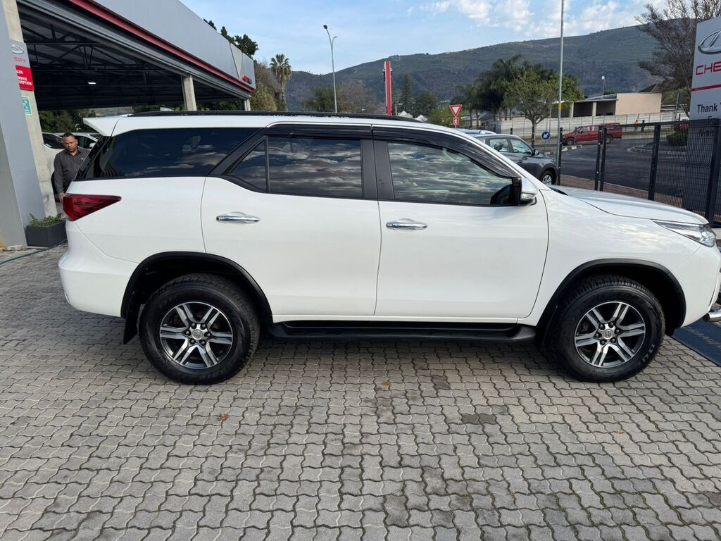 TOYOTA FORTUNER FORTUNER 2.4GD-6 R/B