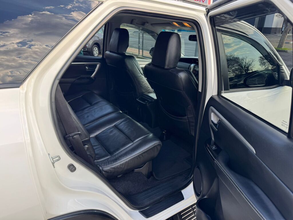TOYOTA FORTUNER FORTUNER 2.4GD-6 R/B