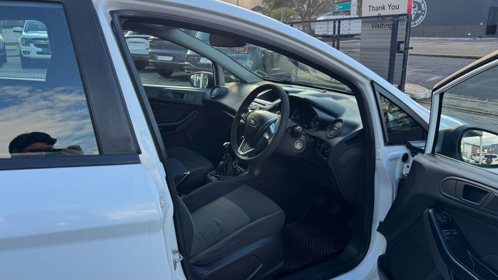 FORD FIESTA FIESTA 1.4 AMBIENTE 5 Dr - 10