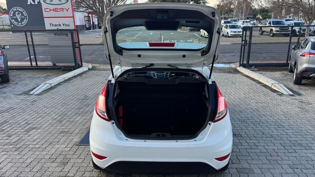 FORD FIESTA FIESTA 1.4 AMBIENTE 5 Dr - 4