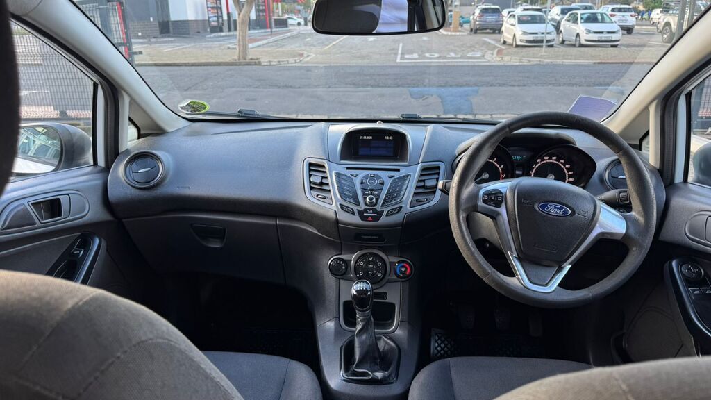 FORD FIESTA FIESTA 1.4 AMBIENTE 5 Dr - 7