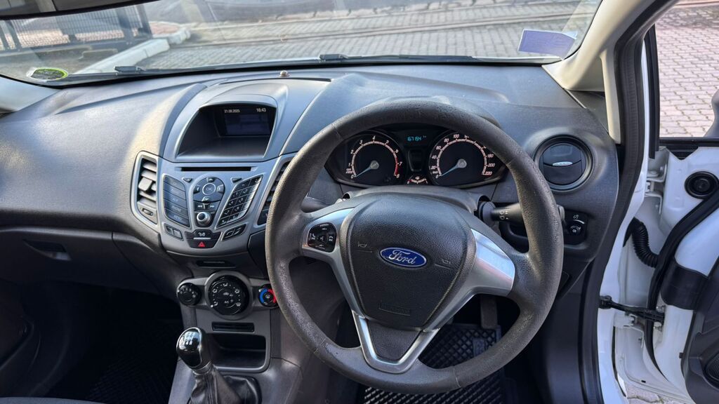 FORD FIESTA FIESTA 1.4 AMBIENTE 5 Dr - 9