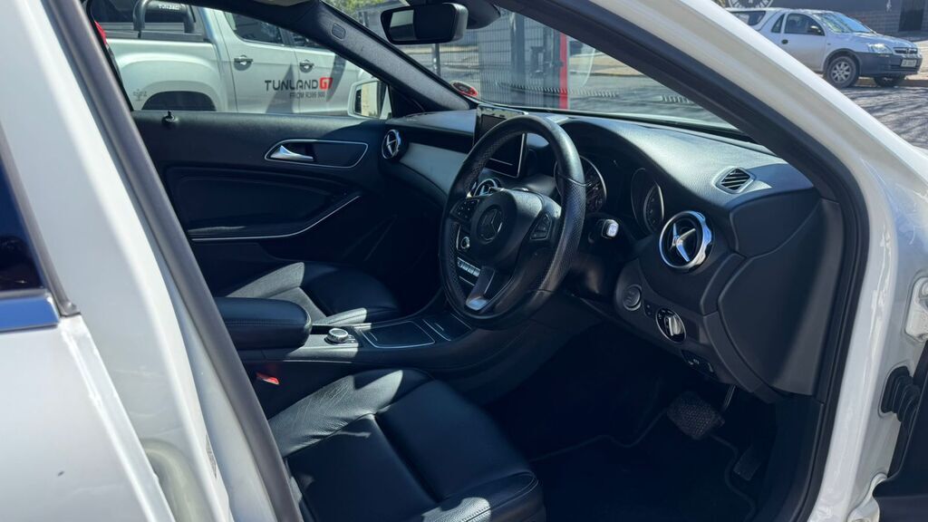 MERCEDES-BENZ GLA GLA 200 - 10