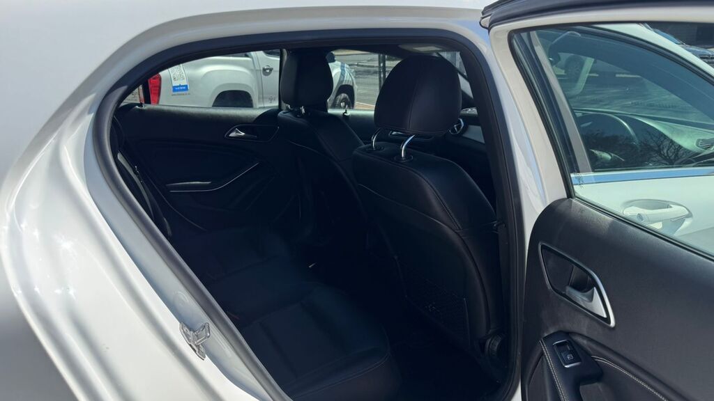 MERCEDES-BENZ GLA GLA 200 - 5