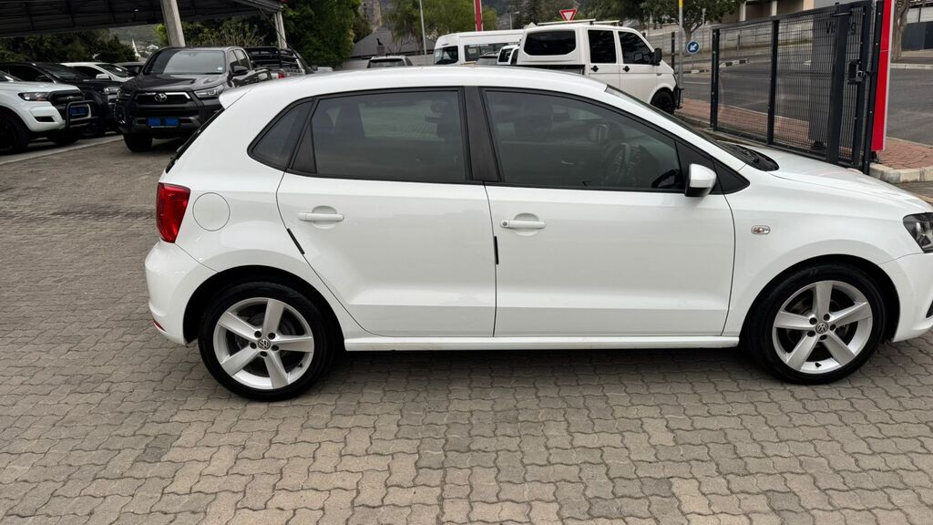 VOLKSWAGEN POLO VIVO POLO VIVO 1.6 HIGHLINE (5DR)