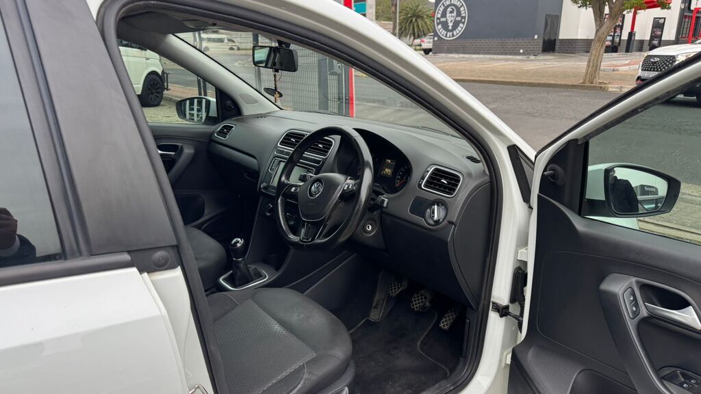 VOLKSWAGEN POLO VIVO POLO VIVO 1.6 HIGHLINE (5DR)