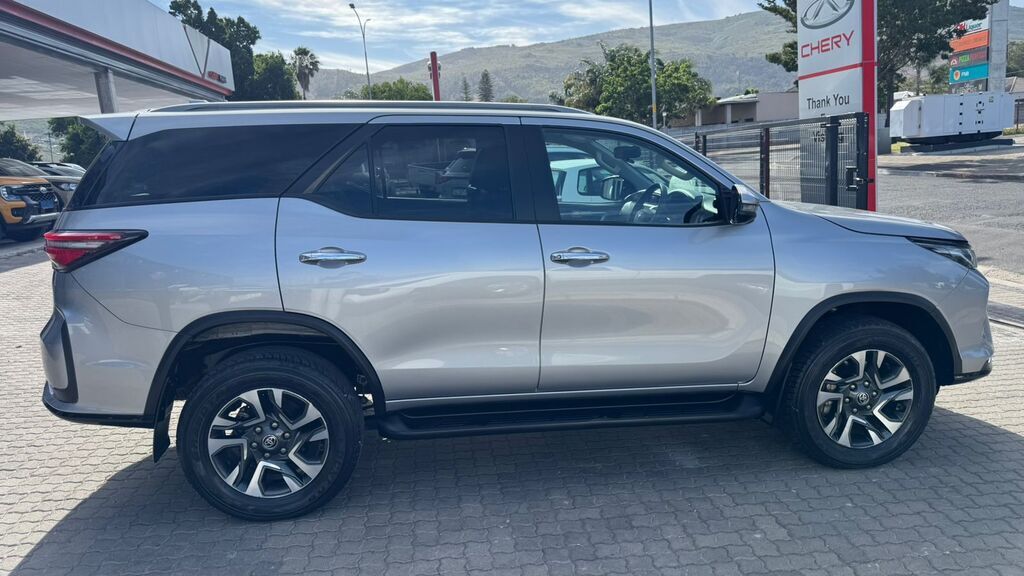 TOYOTA FORTUNER FORTUNER 2.4GD-6 R/B A/T - 7