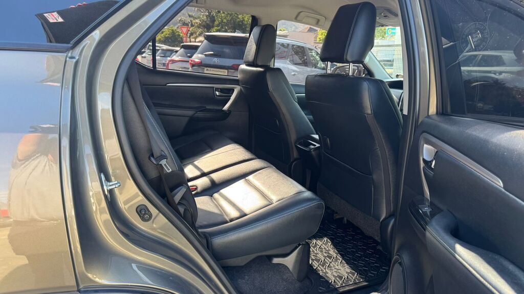 TOYOTA FORTUNER FORTUNER 2.4GD-6 R/B A/T - 10