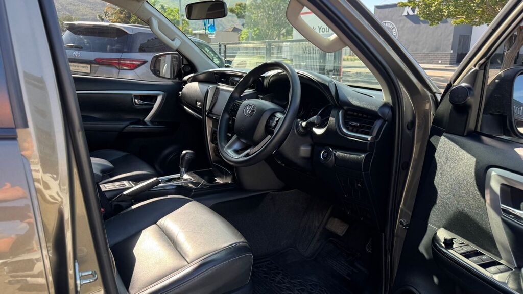 TOYOTA FORTUNER FORTUNER 2.4GD-6 R/B A/T - 12