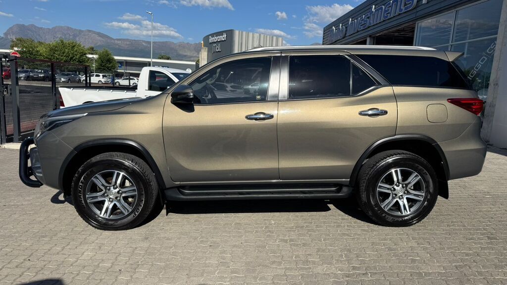 TOYOTA FORTUNER FORTUNER 2.4GD-6 R/B A/T - 2