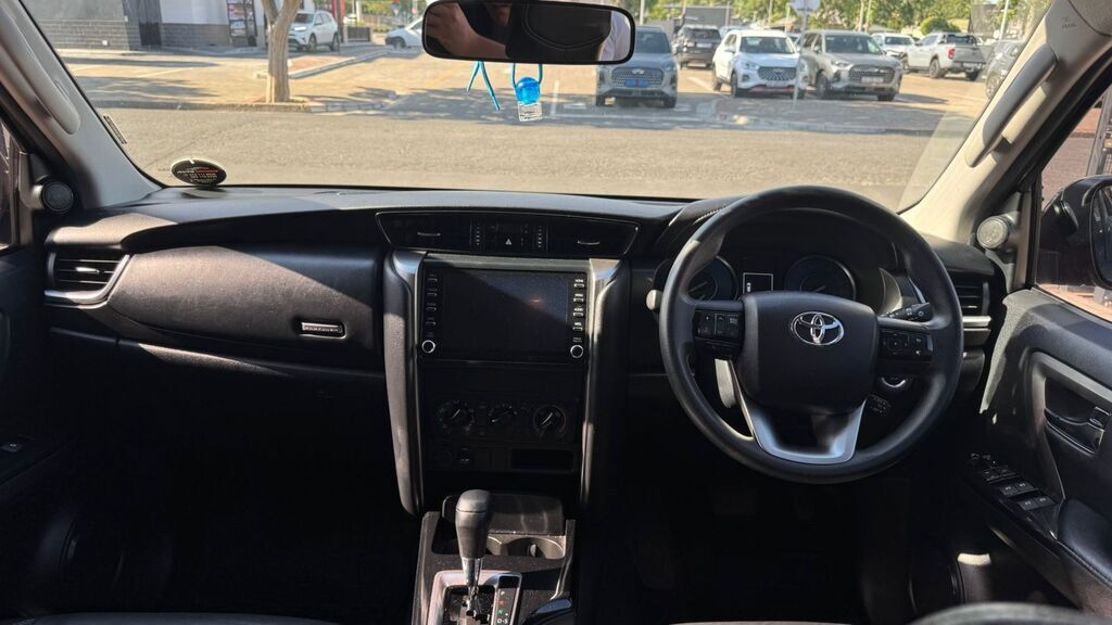 TOYOTA FORTUNER FORTUNER 2.4GD-6 R/B A/T - 9