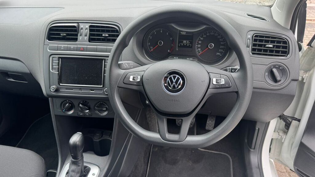 VOLKSWAGEN POLO VIVO POLO VIVO 1.6 COMFORTLINE TIP (5DR) - 11