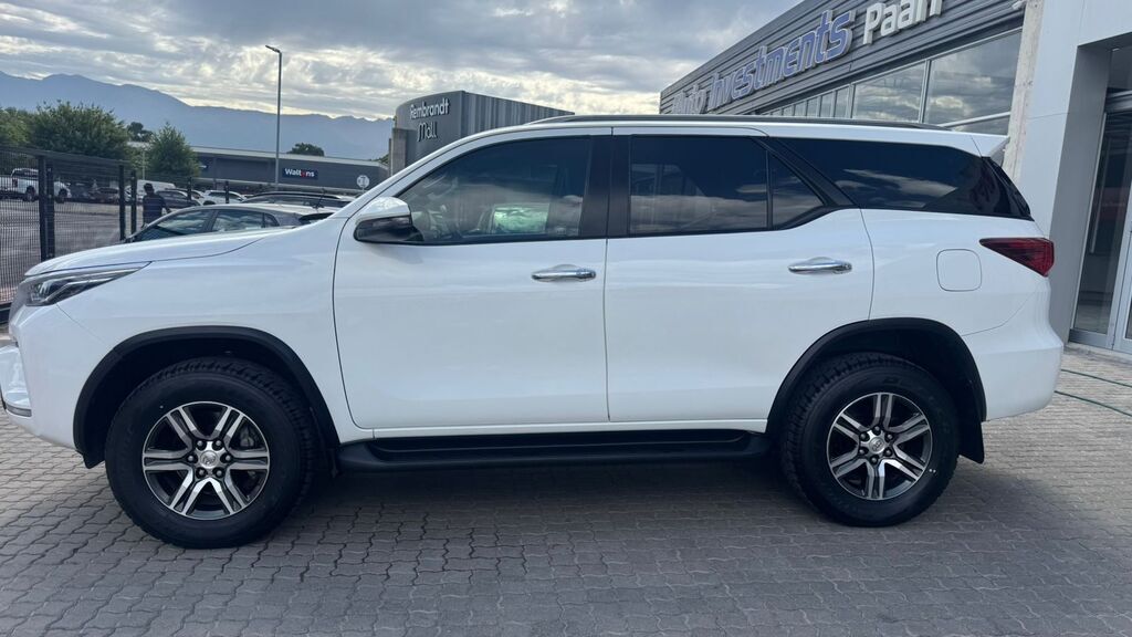 TOYOTA FORTUNER FORTUNER 2.4GD-6 4X4 A/T