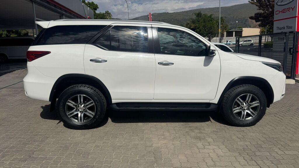 TOYOTA FORTUNER FORTUNER 2.4GD-6 4X4 A/T