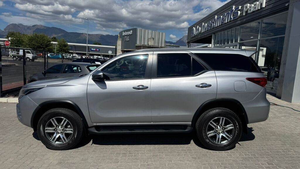 TOYOTA FORTUNER FORTUNER 2.4GD-6 R/B A/T