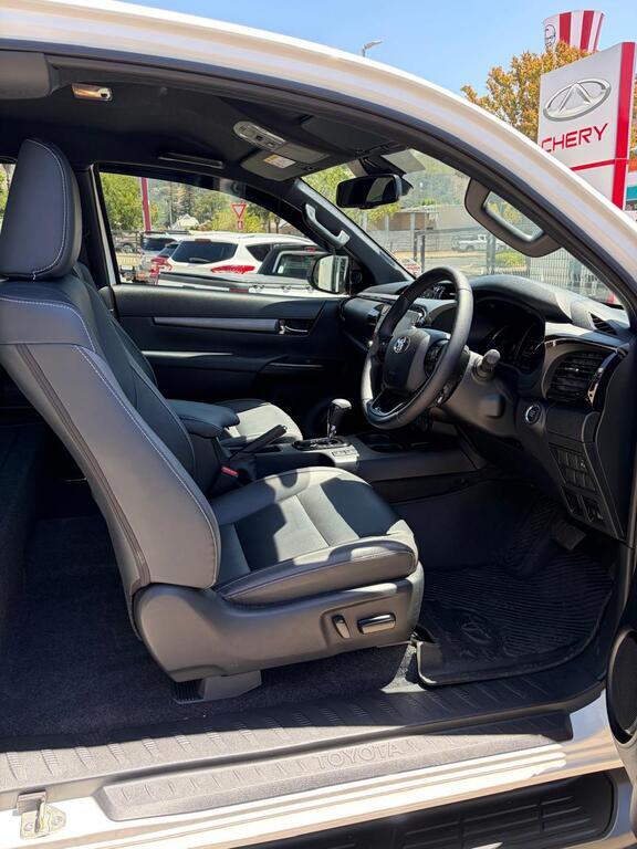 TOYOTA HILUX HILUX 2.8 GD-6 RB LEGEND A/T P/U E/CAB - 10