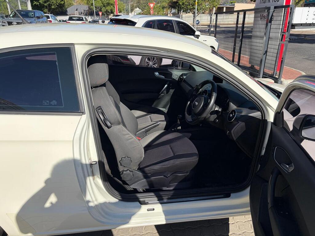 AUDI A1 A1 1.6TDi AMBITION 3Dr - 10