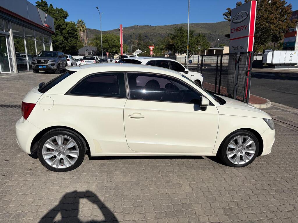 AUDI A1 A1 1.6TDi AMBITION 3Dr - 6