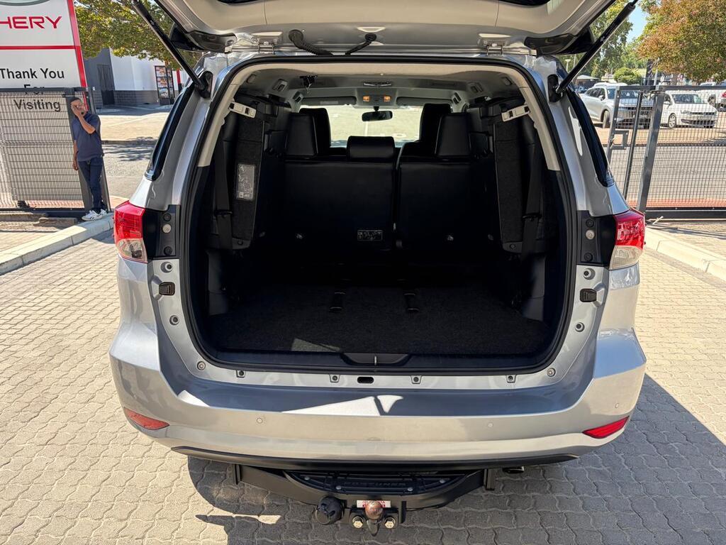 TOYOTA FORTUNER FORTUNER 2.4GD-6 R/B A/T - 12