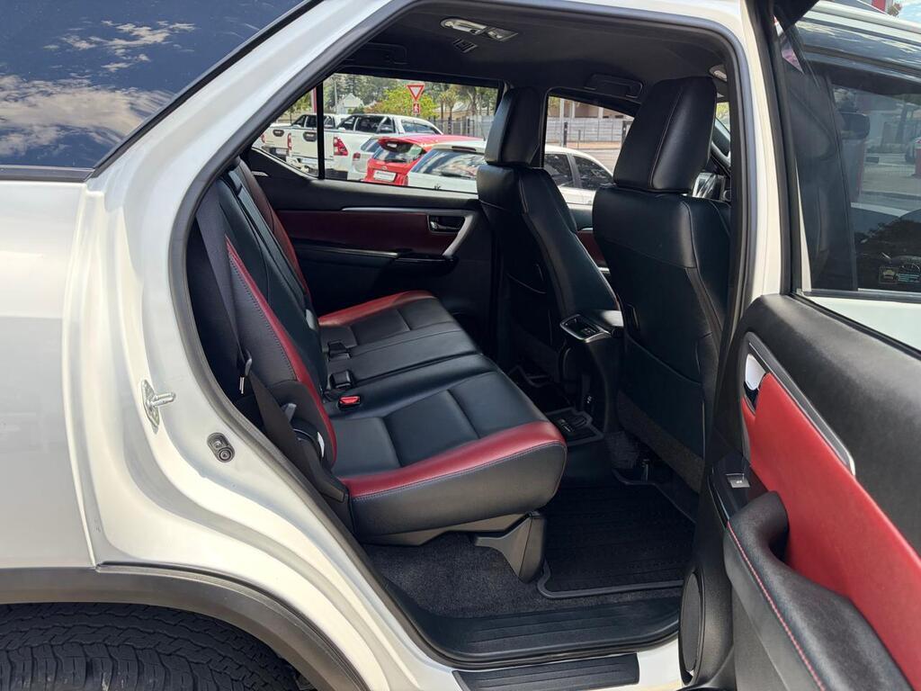 TOYOTA FORTUNER FORTUNER 2.8GD-6 4X4 A/T - 9