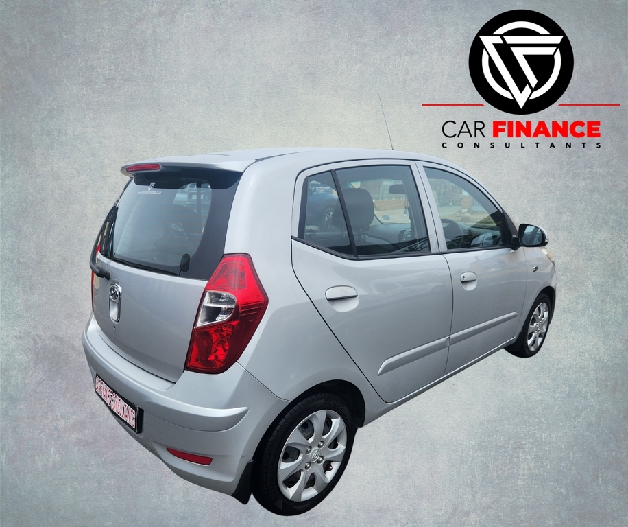 HYUNDAI i10 - Image 9