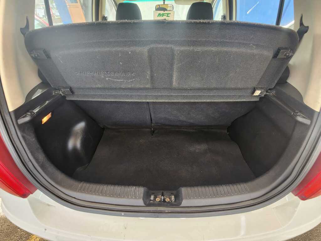 HYUNDAI i10 - Image 15