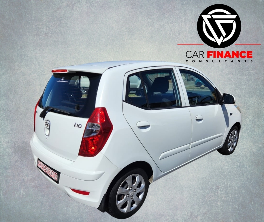 HYUNDAI i10 - Image 9