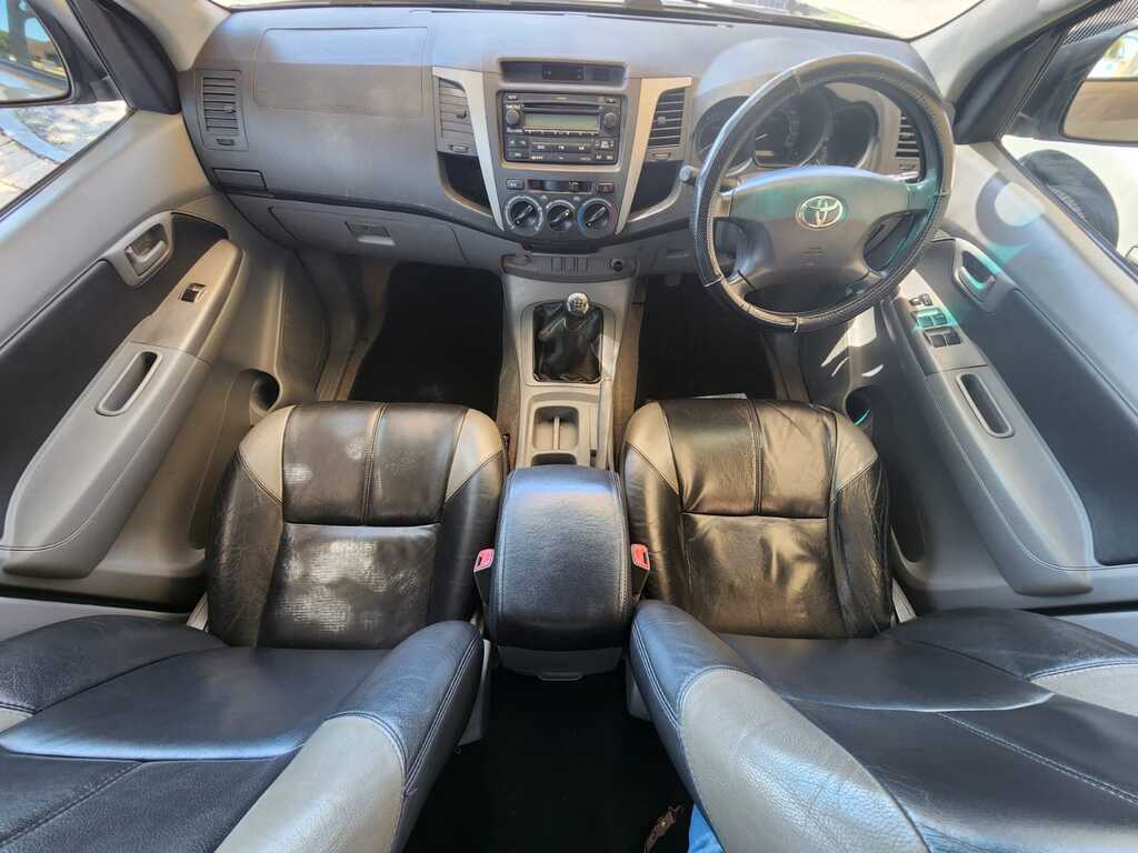 TOYOTA HILUX - Image 10