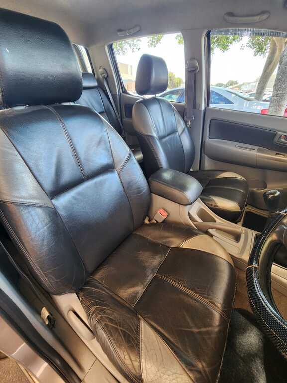 TOYOTA HILUX - Image 12