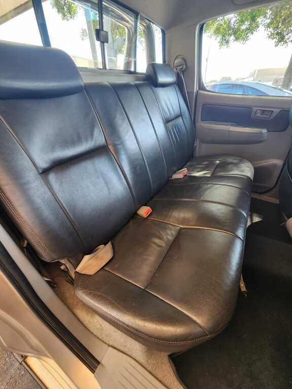 TOYOTA HILUX - Image 14