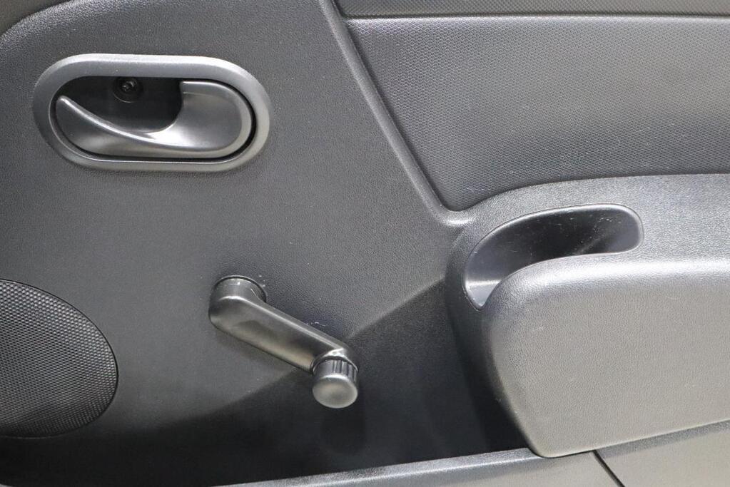 NISSAN NP200 - Image 10