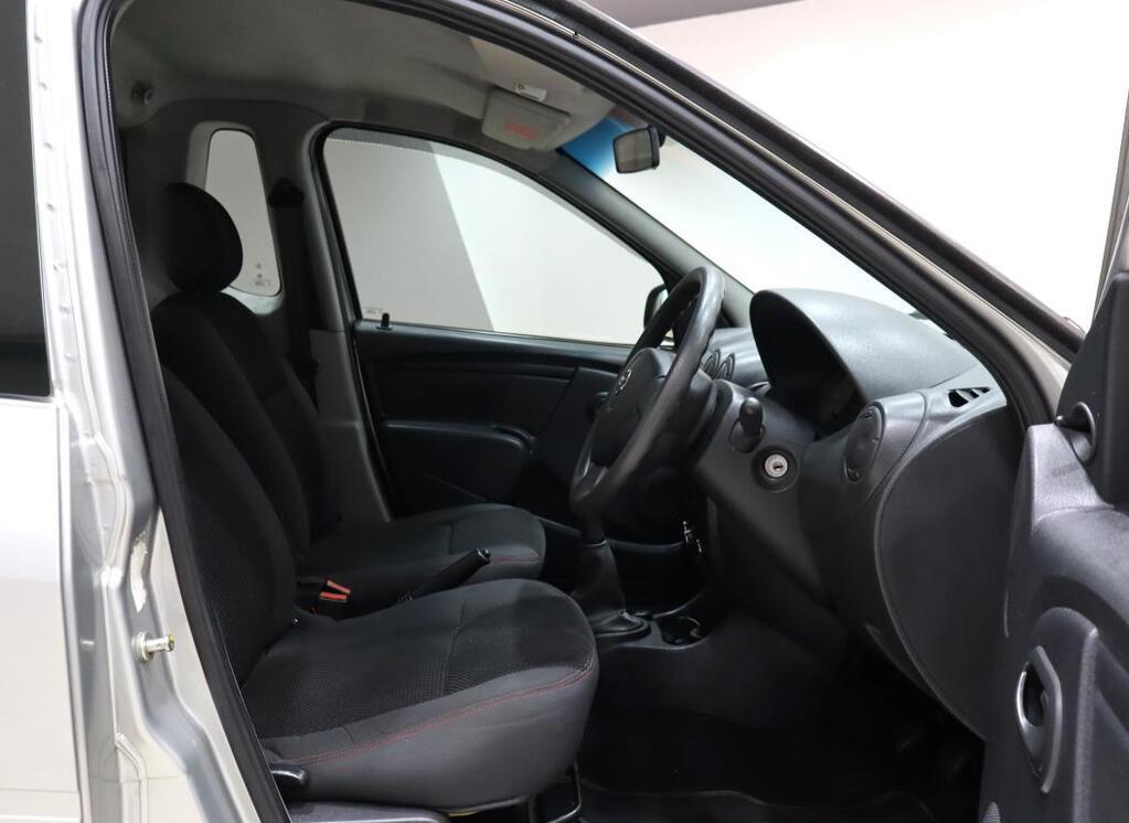 NISSAN NP200 - Image 12