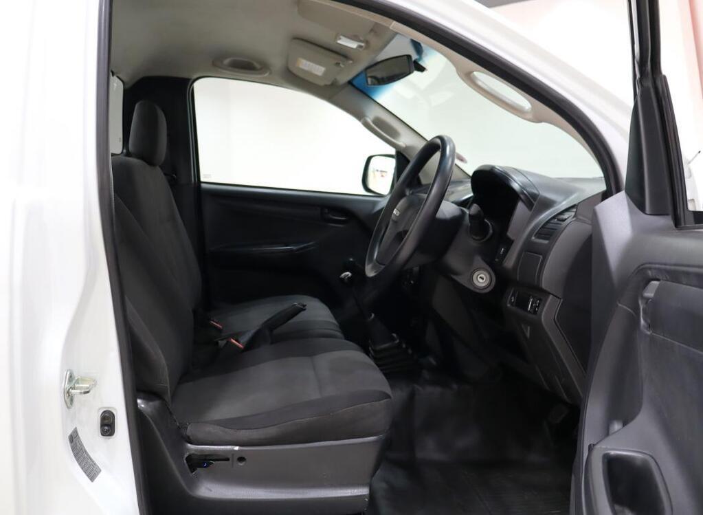 ISUZU D-MAX - Image 12