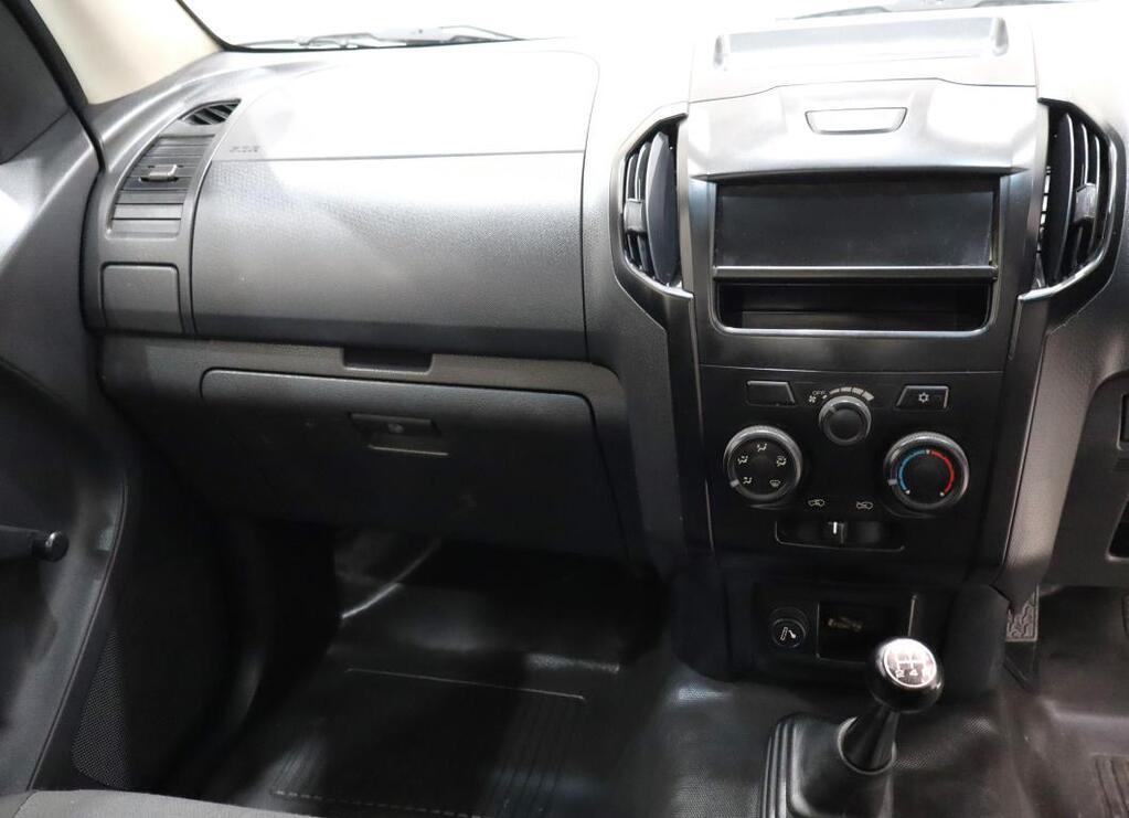 ISUZU D-MAX - Image 13
