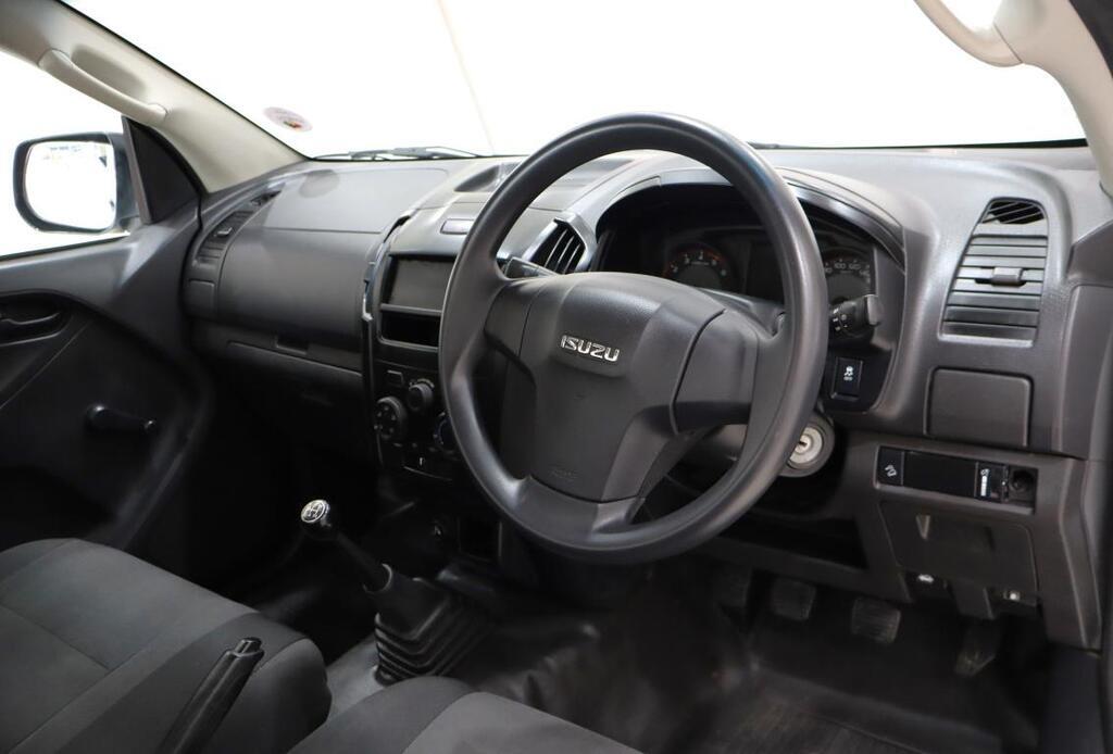 ISUZU D-MAX - Image 9