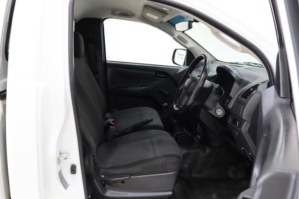 ISUZU D-MAX - Image 12