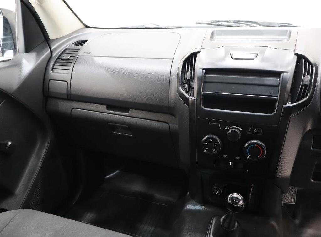 ISUZU D-MAX - Image 13