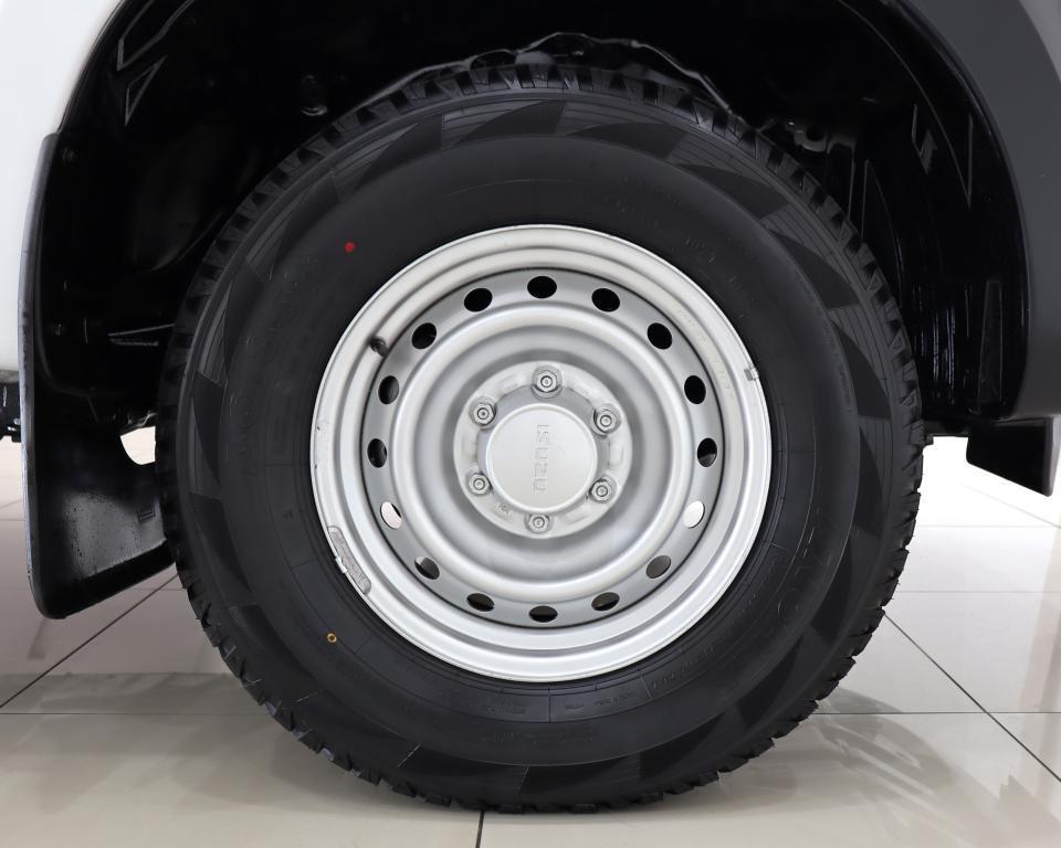 ISUZU D-MAX - Image 7