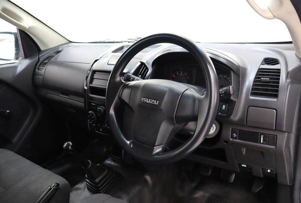ISUZU D-MAX - Image 9